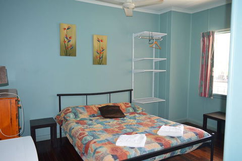 Buzers - Goulburn Accommodation 7