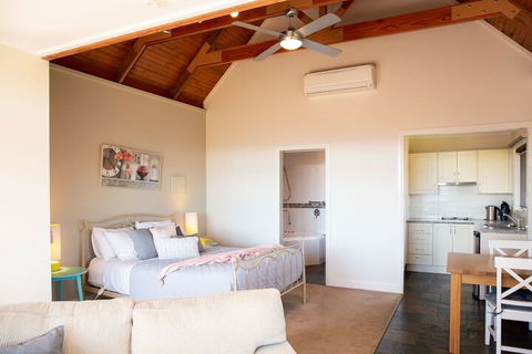 Vivere Retreat - Goulburn Accommodation 6