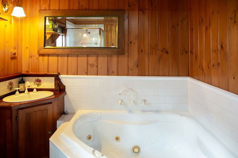 Vivere Retreat - Goulburn Accommodation 4