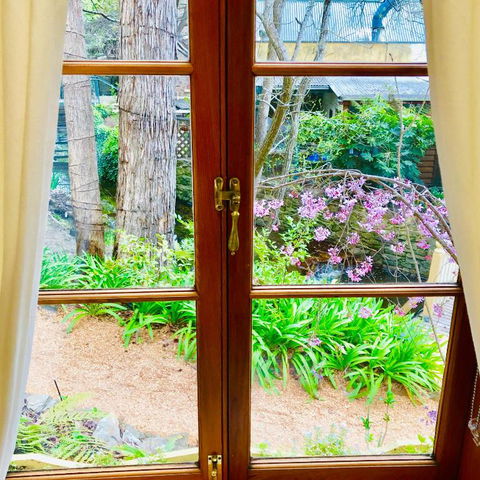Aldgate Creek Cottage Bed & Breakfast - Goulburn Accommodation 6