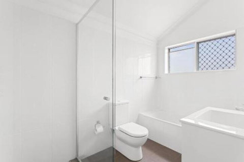 The Pines 5 - Goulburn Accommodation 3