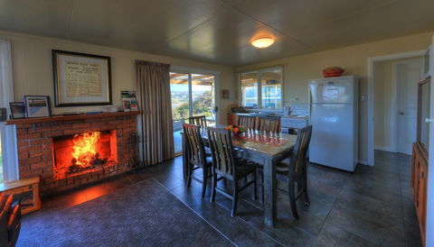Arthur River Spa Cottage - Goulburn Accommodation 1
