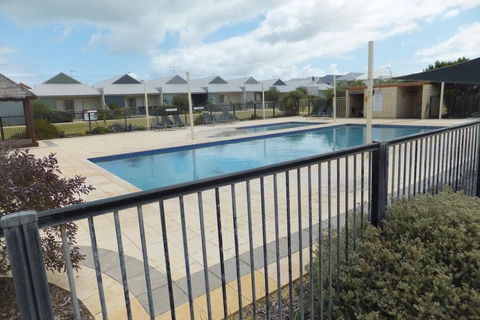 Seafront Unit 49 - Goulburn Accommodation 2