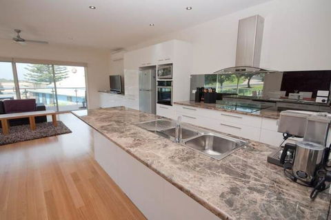 Sea La Vie - Goulburn Accommodation 4