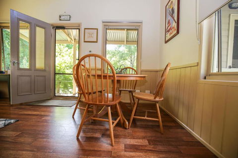 Alpine Arnica Cottage 2 - Goulburn Accommodation 3