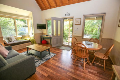 Alpine Arnica Cottage 2 - Goulburn Accommodation 4