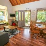 Alpine Arnica Cottage 2 - Goulburn Accommodation 0