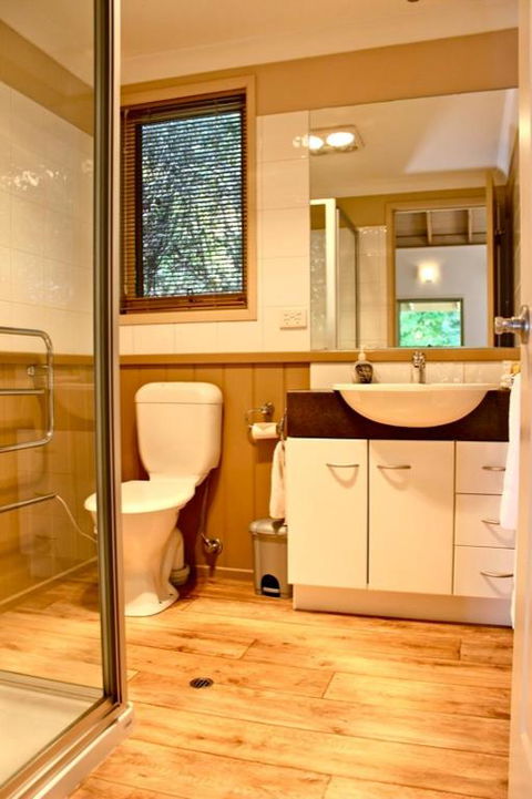 Autumn Leaf Cottage 1 - Goulburn Accommodation 1