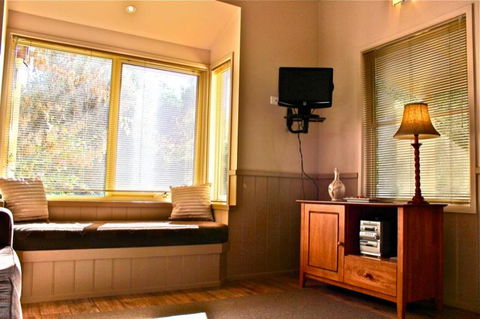 Autumn Leaf Cottage 1 - Goulburn Accommodation 2