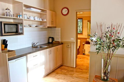Autumn Leaf Cottage 1 - Goulburn Accommodation 4