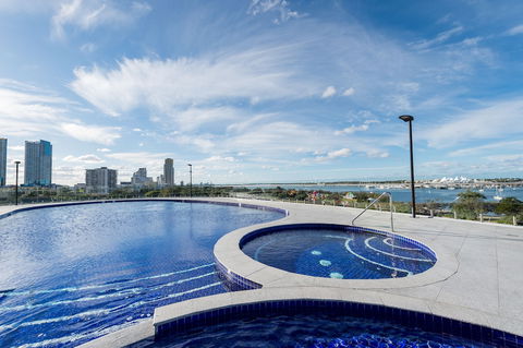 Meriton Suites Southport, Gold Coast - Goulburn Accommodation 2