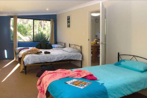 Plomer Beach House - Goulburn Accommodation 2
