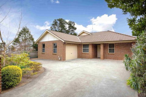 Refresham - Goulburn Accommodation 0