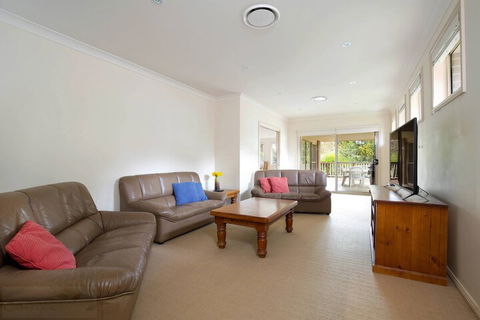 Refresham - Goulburn Accommodation 7