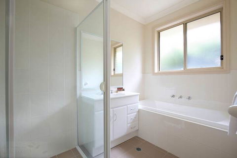 Refresham - Goulburn Accommodation 3