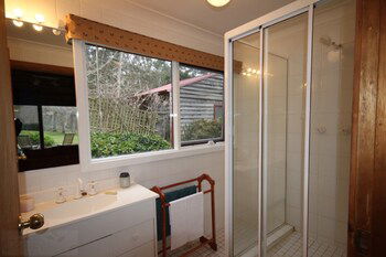 Rutland Cottage - Goulburn Accommodation 6