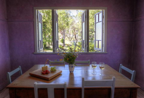 James Farmhouse - Goulburn Accommodation 3
