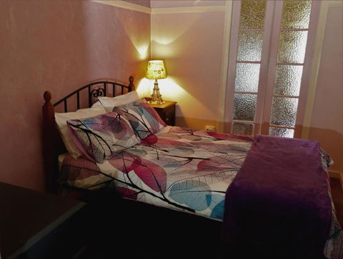 James Farmhouse - Goulburn Accommodation 1