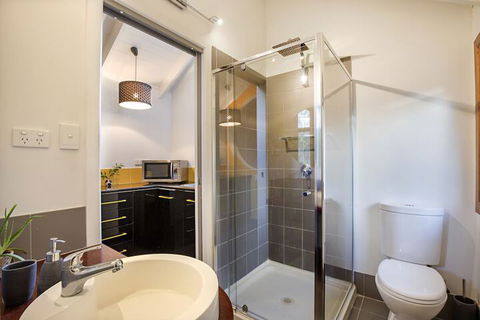 Airlie Beach Eco Cabins - Goulburn Accommodation 2