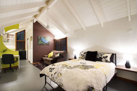 Airlie Beach Eco Cabins - Goulburn Accommodation 6