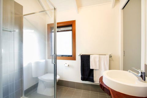 Airlie Beach Eco Cabins - Goulburn Accommodation 5