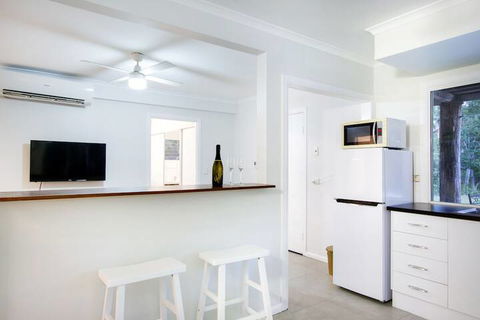 Airlie Beach Eco Cabins - Goulburn Accommodation 1