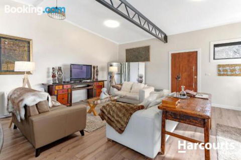The WeareHouse In Deloraine - Goulburn Accommodation 3