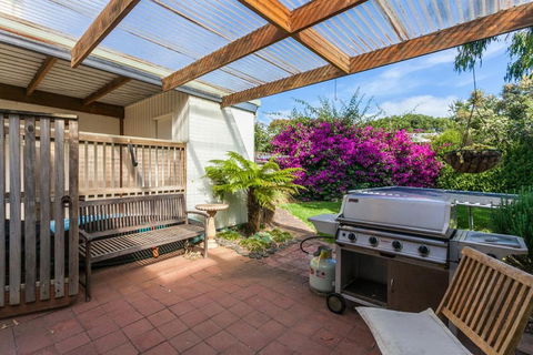 A River Bed Cottage - Goulburn Accommodation 6