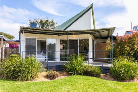 A River Bed Cottage - Goulburn Accommodation 3