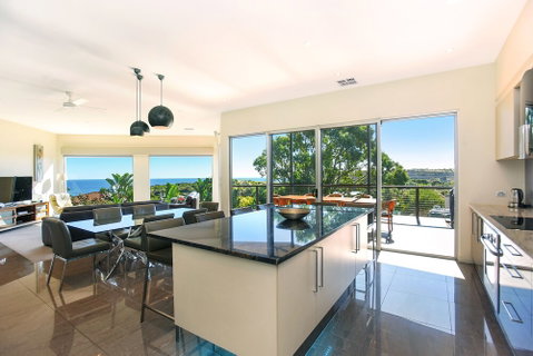 Lavina Luxury Beach House - Goulburn Accommodation 3