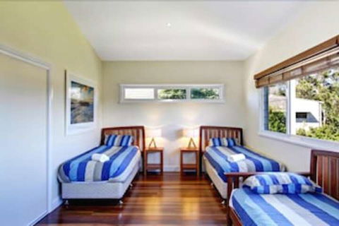 Away On Seaview Street - Goulburn Accommodation 5