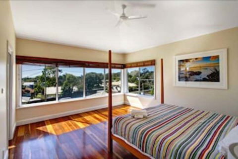 Away On Seaview Street - Goulburn Accommodation 4