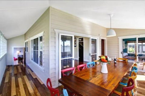 Away On Seaview Street - Goulburn Accommodation 6
