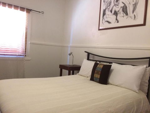Flying Fox Backpackers - Goulburn Accommodation 2