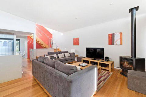 Beach & Reef - Goulburn Accommodation 5