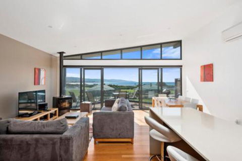Beach & Reef - Goulburn Accommodation 4