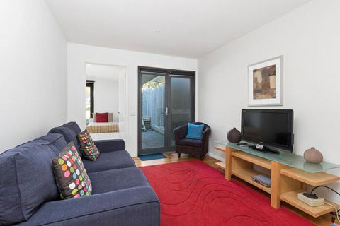 Beach & Reef - Goulburn Accommodation 7