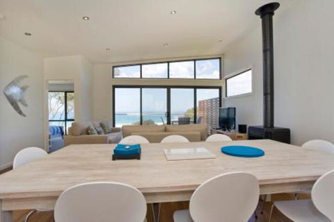 Earth Sea Sky - Goulburn Accommodation 6