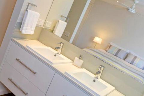 Azure - Goulburn Accommodation 6