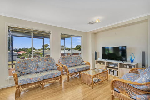 Green Reef Beach House - Goulburn Accommodation 4