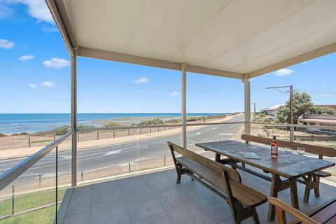Pearl By The Sea - Goulburn Accommodation 0