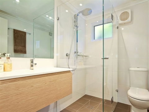 Tennis Elbow - Goulburn Accommodation 1