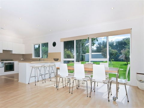 Tennis Elbow - Goulburn Accommodation 3
