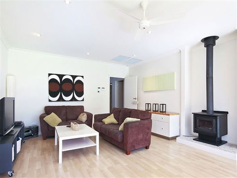 Tennis Elbow - Goulburn Accommodation 5