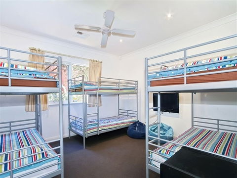 Tennis Elbow - Goulburn Accommodation 4