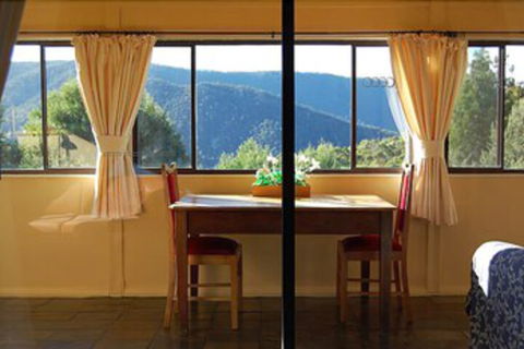 Engadine Cottage - Goulburn Accommodation 3