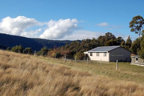 Engadine Cottage - Goulburn Accommodation 0