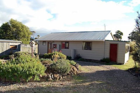 Engadine Cottage - Goulburn Accommodation 4