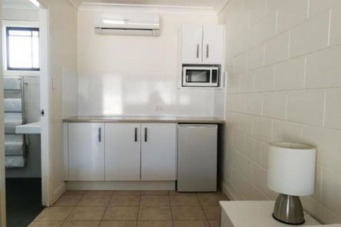 Augathella Motel & Caravan Park - Goulburn Accommodation 3