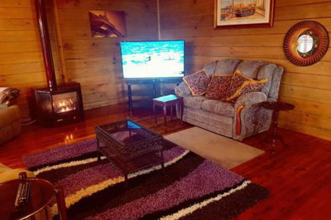 Abelia Lakeside No 2 Big Spa COTTAGE - Goulburn Accommodation 0